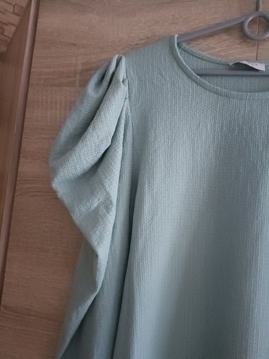 Bluzka koszulka z bufiastymi ramionami