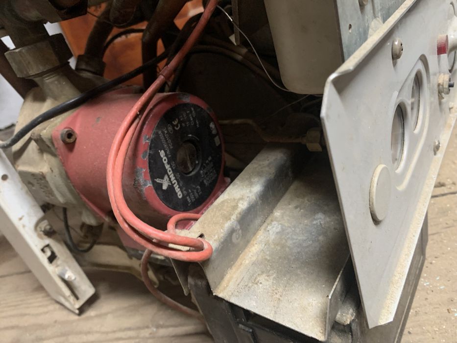 Junkers Bosch. Розширювальний бачок, насос і тд.