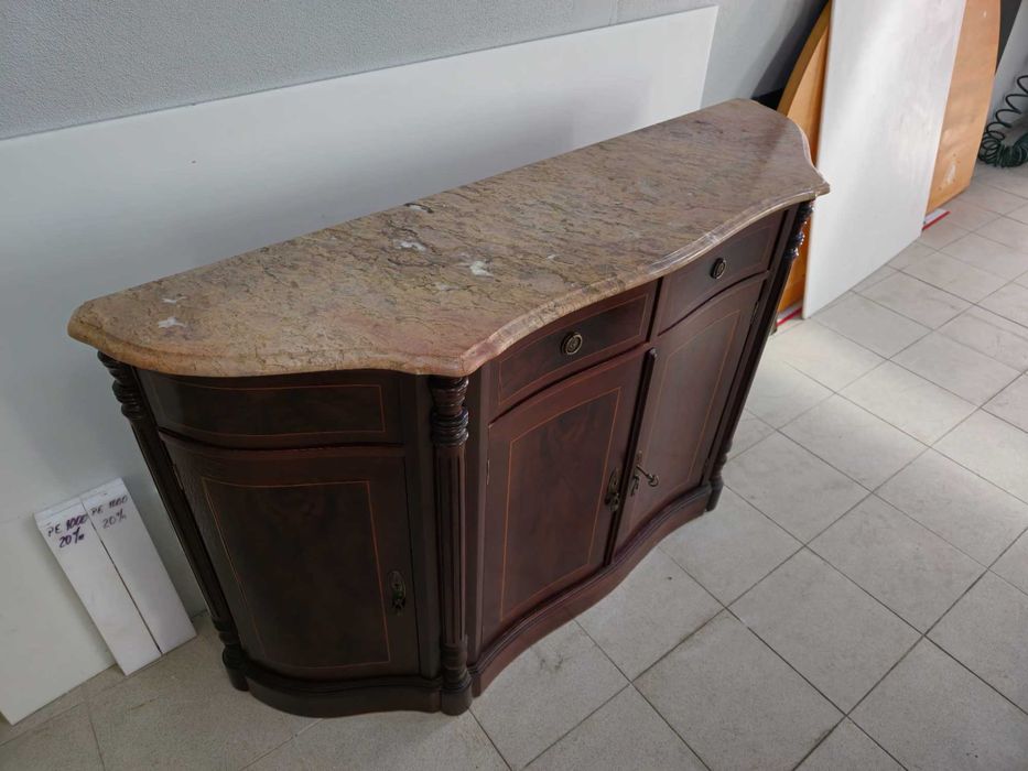 Móvel de Madeira com Pedra Mármore