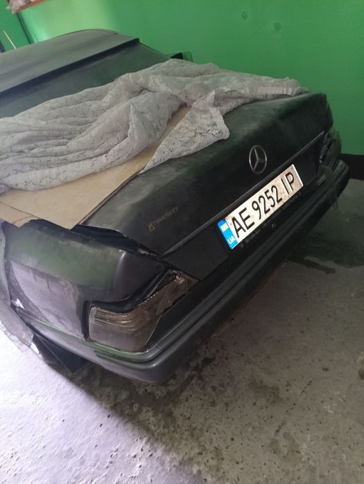 Продам Мерседес під реставрацію ілі на запчастини.