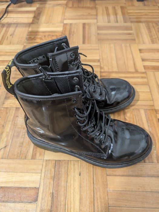 Botas Dr Martens 

Entrego em mãos em Gaia