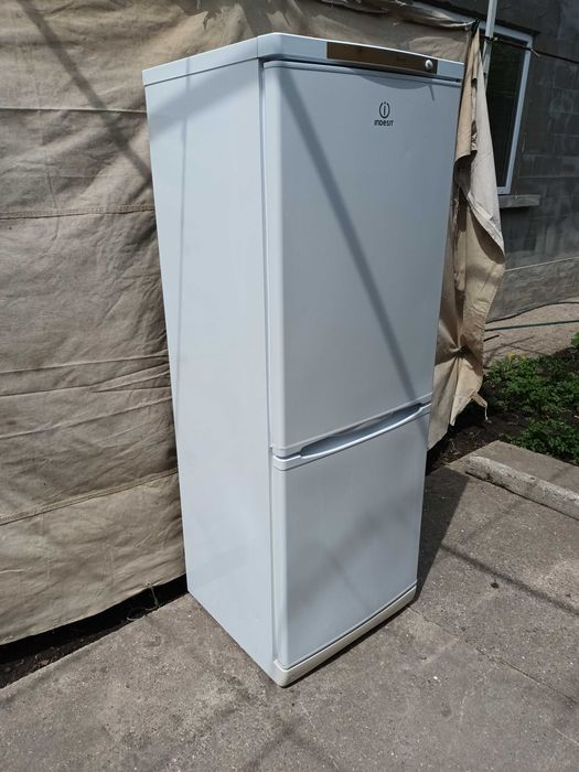 Холодильник Indesit Б.У. Не холодит