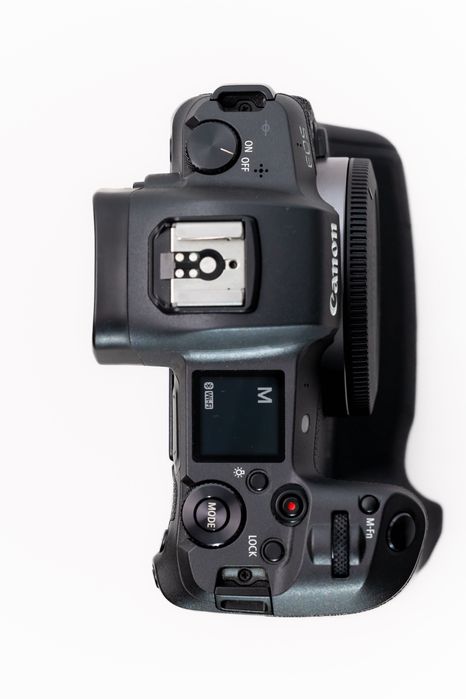 Canon EOS R em óptimo estado, como nova.
com Grip e 3 Baterias