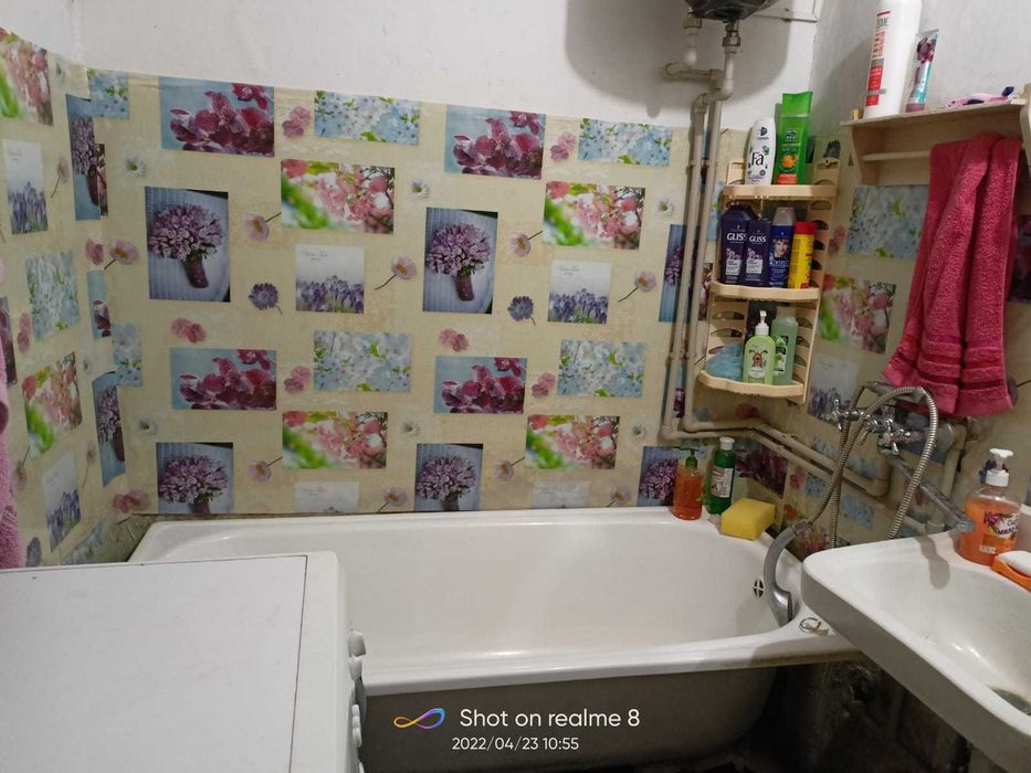 Продам4-х комнатную квартиру в городе Лозова