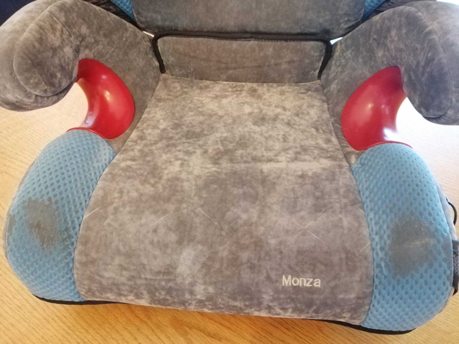 Cadeira auto Recaro Monza com sistema ISOFIX e música