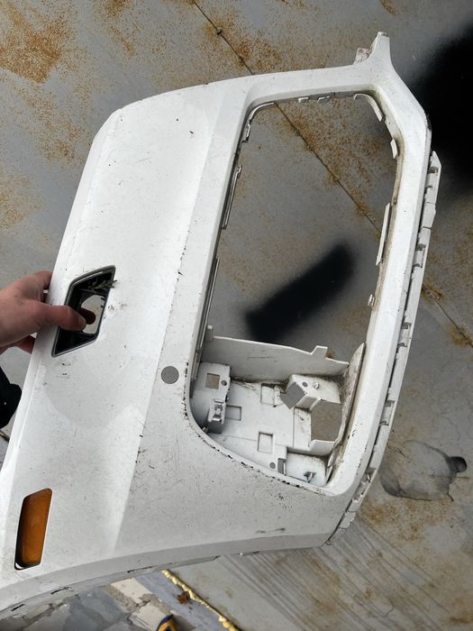 Передня права частина бампера audi q5 80a