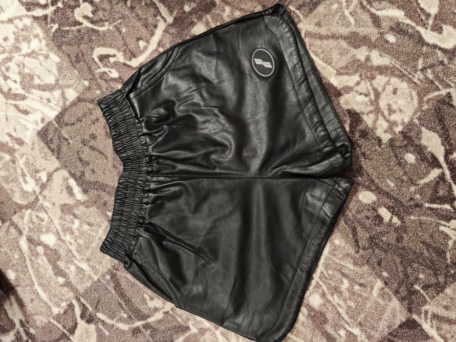 Продаются шорты чёрные зимние из эко-кожа