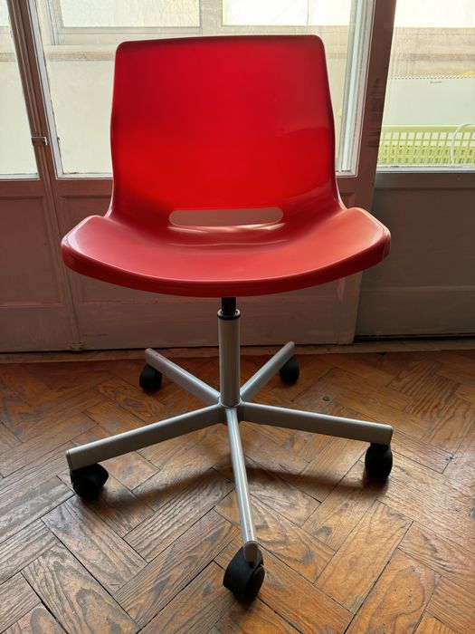 Cadeira plástico vermelho