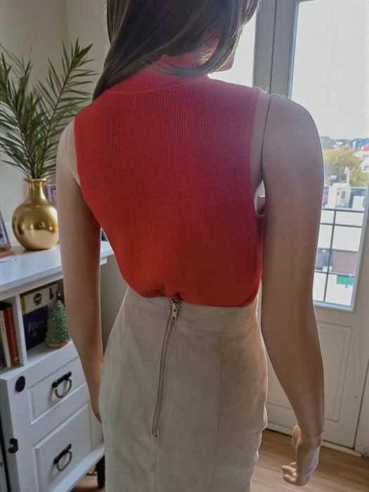 Mango jedwabny golf bezrękawnik czerwony silky knit