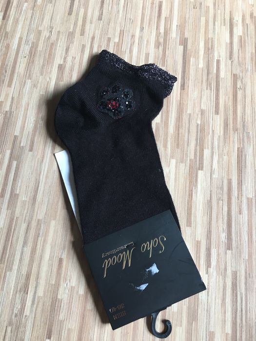 Nowe skarpety czarne z aplikacją r. 36-40