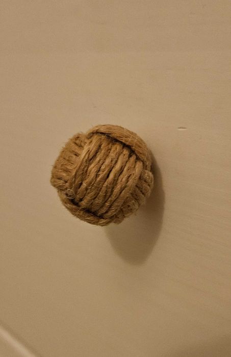 Cómoda IKEA Hemnes com puxadores da Zara Home