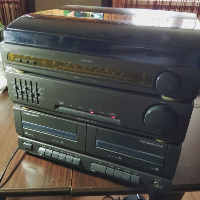 Stara wieża gramofon kasety