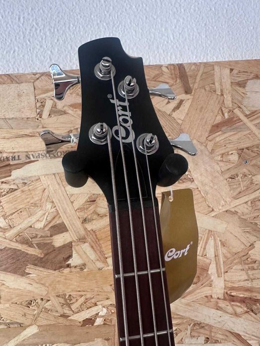 Baixo marca Cort