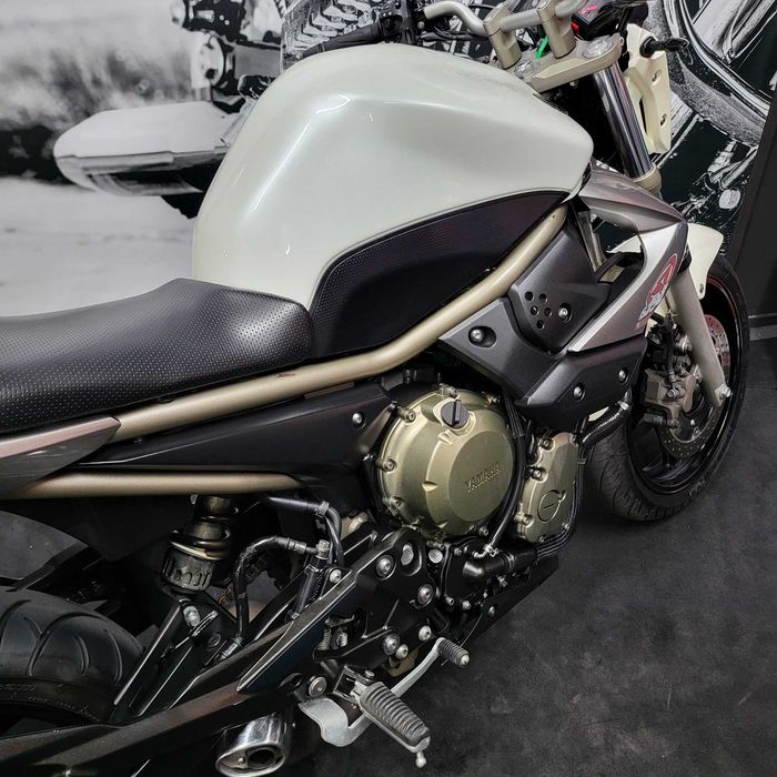 Yamaha XJ6 / 2011