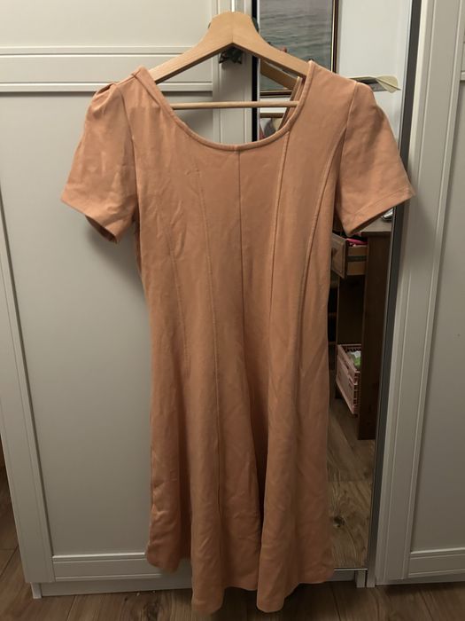 Sukienka z krotkim rekawem litera a rozkloszowana trapezowa tshirt