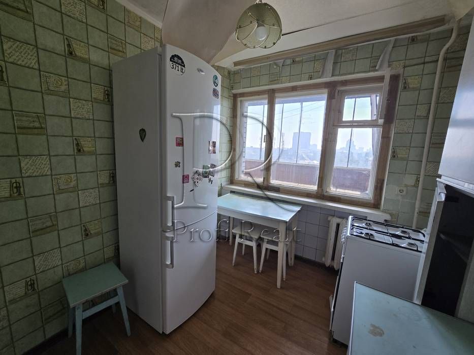 Продаж 1 кімн. квартири біля метро вулиця Юрія Глушка 9А