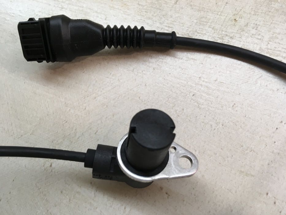 Импульсный датчик коленчатого вала 12141703277 (новый оригинал) М52