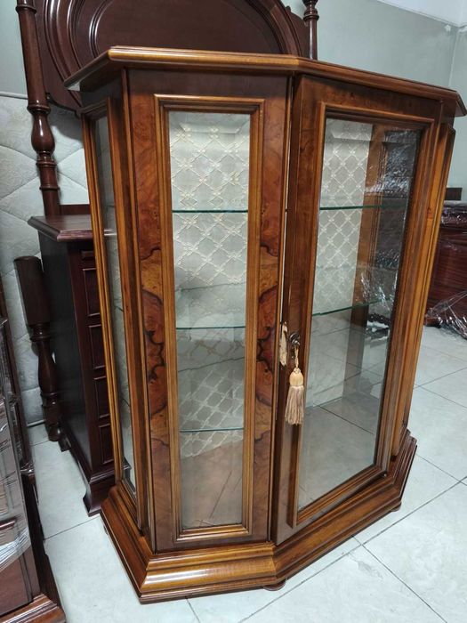 Vitrine em Raiz Nogueira