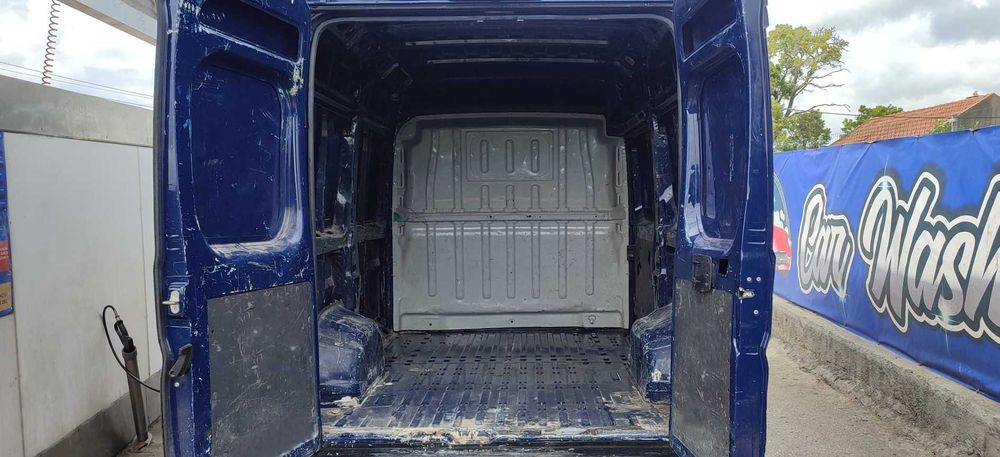 Peugeot Boxer 2.0 BlueHDi 330 L1H2 Premium | Financiamento disponível