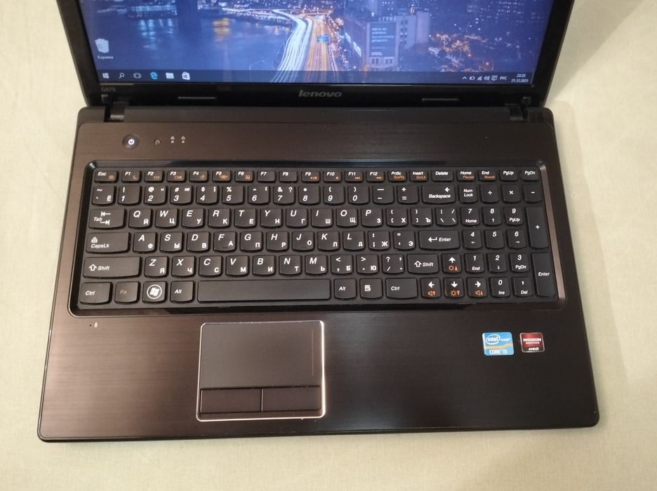 Lenovo _intel Core i5/ram 8/две видеокарты/батарея 1 час