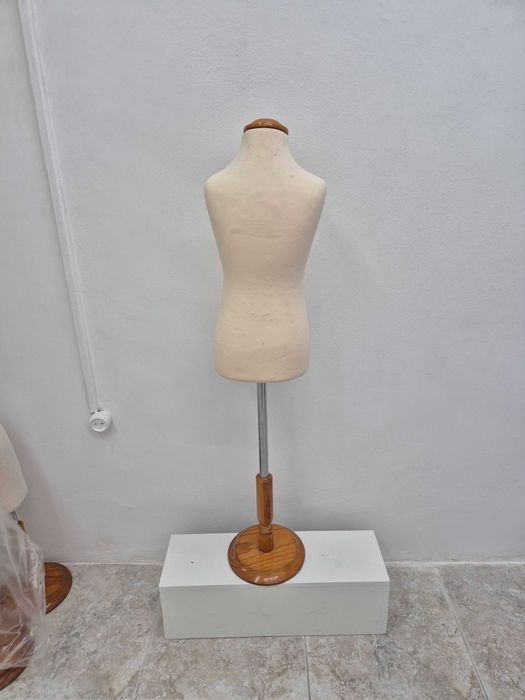 Busto/manequim criança - Mais bustos e manequins disponíveis