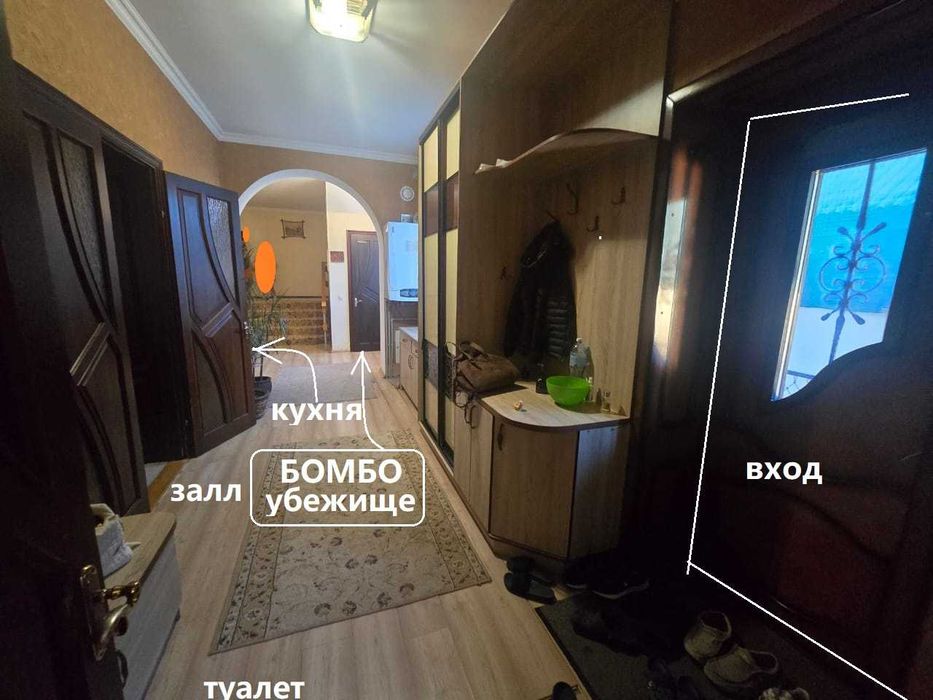 Есть всё. Дом с бомбоубежищем, баня, мастерская, вся мебель