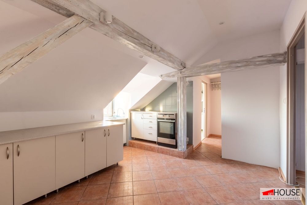 Niewielki metraż- 2 pokoje- Klimatyczne miejsce-OKAZJA