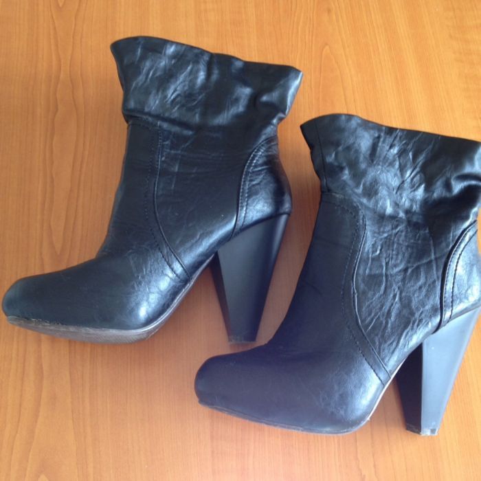 Mochila castanha em pele + Botas pretas