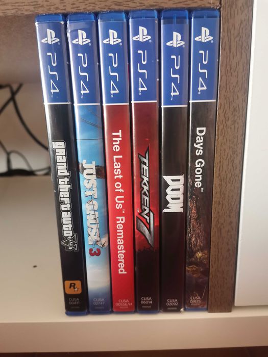Playstation 4 pro + comandos + jogos