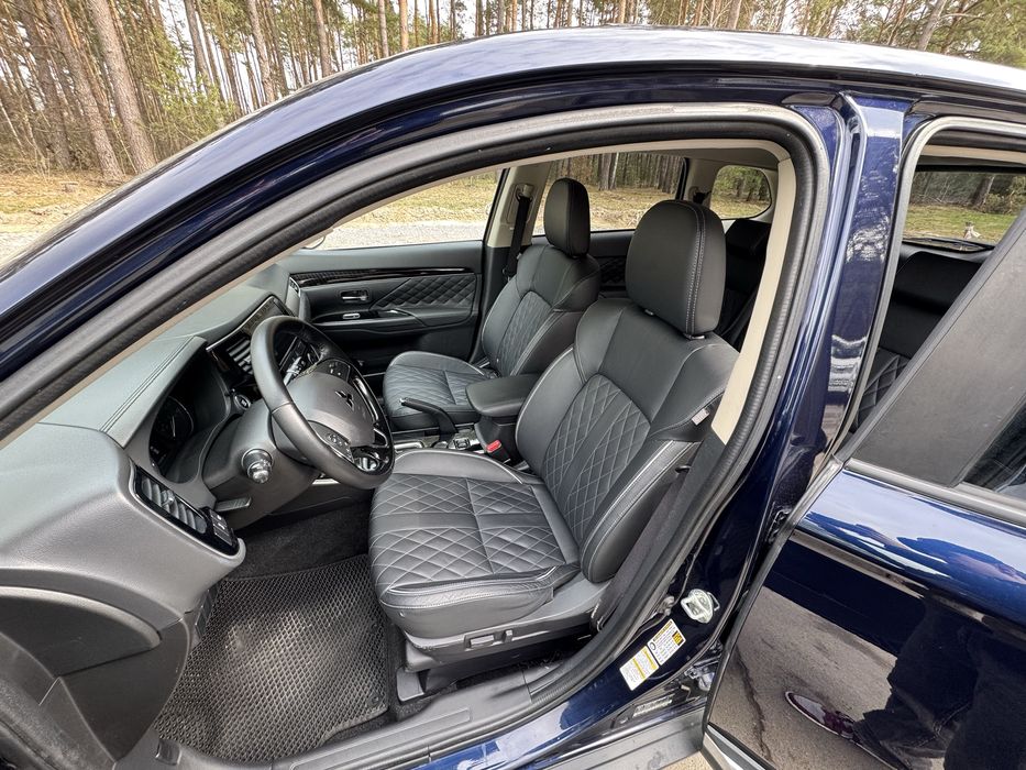 Мітсубісі Аутлендер 2017 року .Mitsubishi Outlander 2017