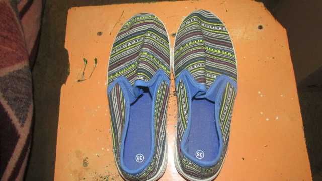 Продам новые мокасины