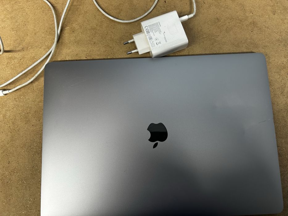 Apple MacBook Pro A2141  Core i9 16-retina | 16GB | 1000GB .2019.