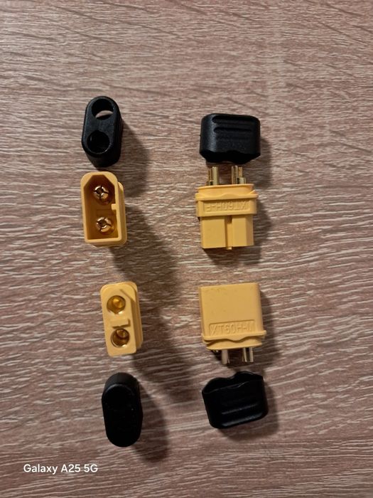 XT- 60 ,  банани, крокодили