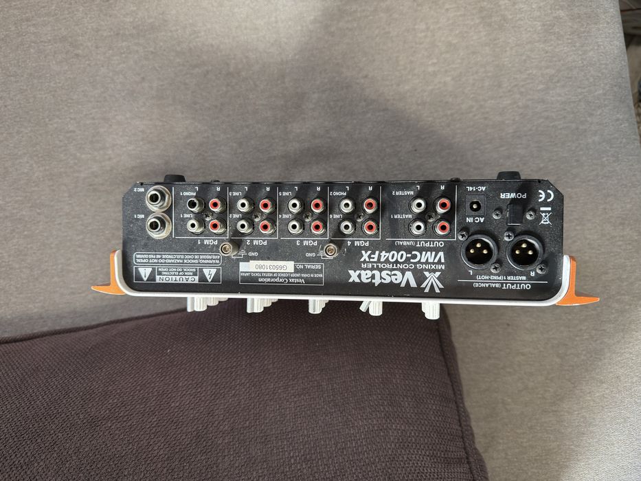 Vestax VMC-004FX + MOTU 828 MkII + dbx 1215