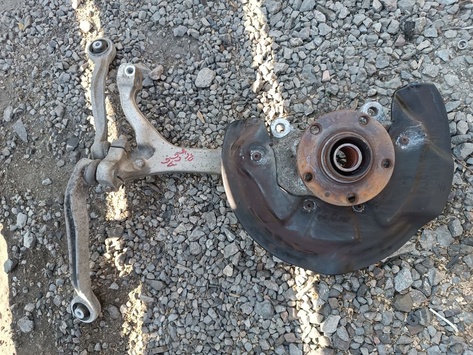 Piasta zwrotnica lewa audi A6 C6 2.4 V6 wahacze