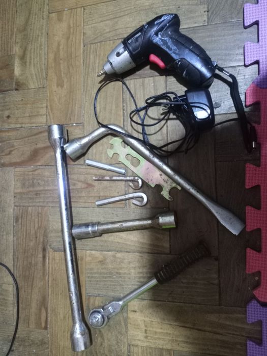 Aparafusadeira e ferramentas