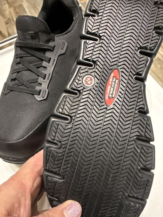 Кроссовки skecners