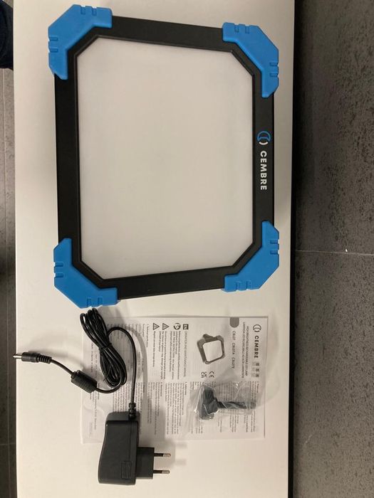 Projetor portátil recarregável CEMBRE CBL07 LED - Novo