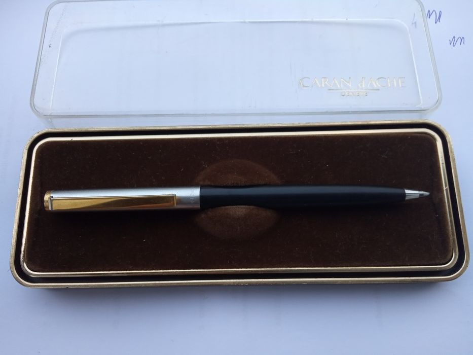 Esferográfica caran d'ache