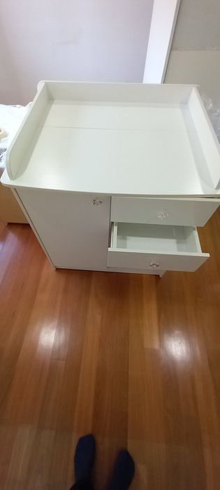 Movel trocar fralda a bebe.