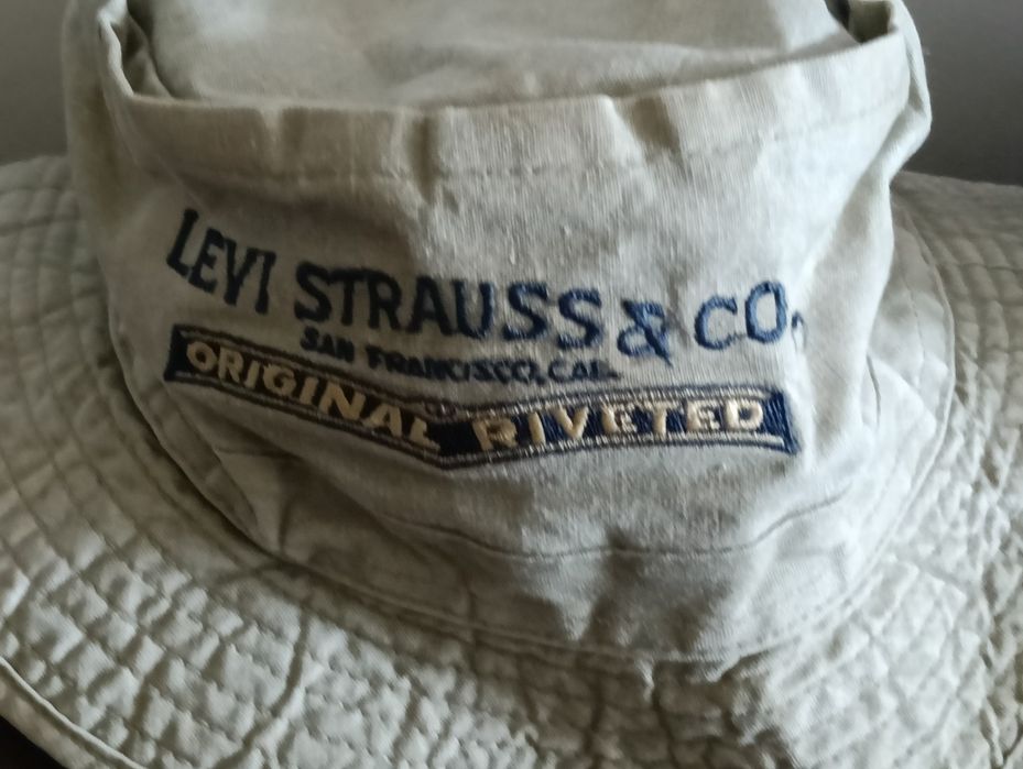 Chapéus vintage ( Levi's Strauss e Salsa)