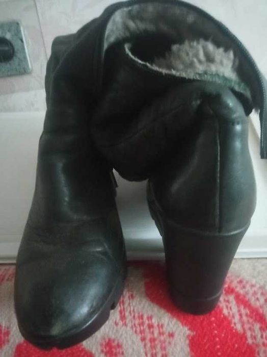 Сапоги кожаные, чобітки шкіряні.