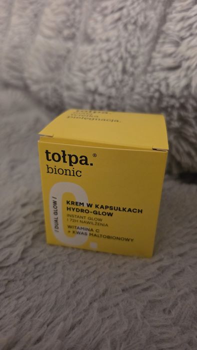 Tołpa

Krem nowy, nieotwierany.

Data ważności: 07.2028
Krem w kapsułkach hydro-glow, 72 h nawilżenia.

Krem w kapsułkach hydro-glow, 72 h nawilżenia.