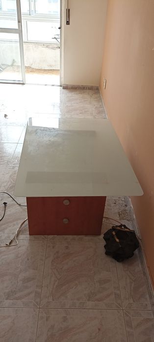 Mesa de centro de sala em vidro