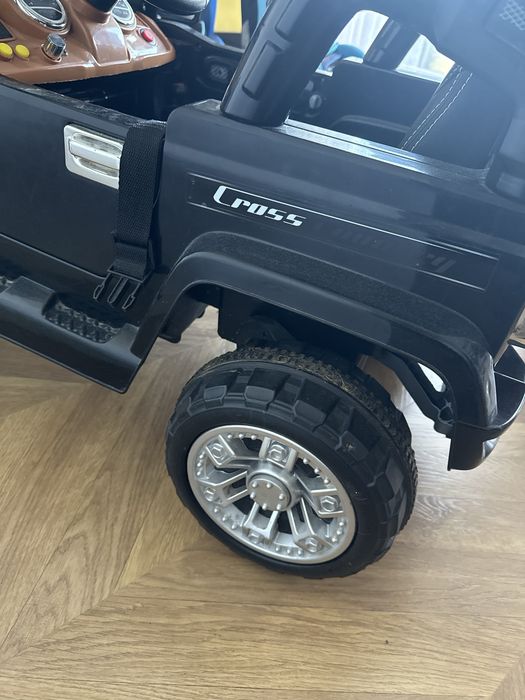 Auto na akumulator jeep cross elektryczny na pilota czarny samochod duzy