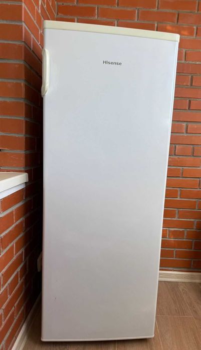 Продаю морозильну камеру (система No Frost) Hisense RS-22DC4SJA