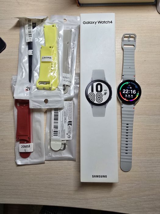 Продам Samsung watch 4 44mm  Silver  в идеальному стані.