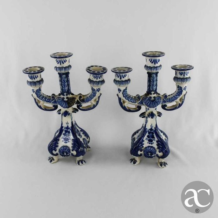 Par de candelabros de 3 lumes em faiança Cavaco – Gaia