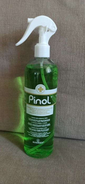Pinol, płyn pielęgnacyjny do ciała w sprayu marki Kosmed, przeznaczony do profilaktyki odleżyn.Produkt zawiera naturalne olejki eukaliptusowy jodłowy.