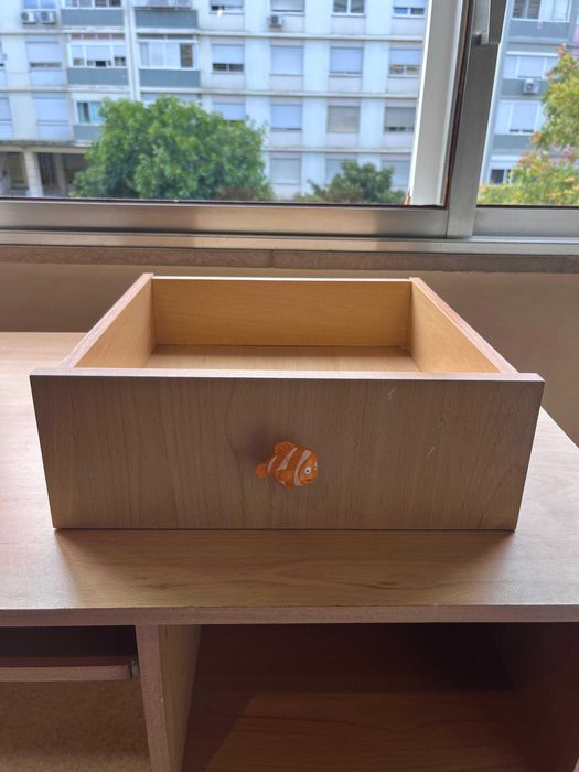 Children's Desk64752334806402123